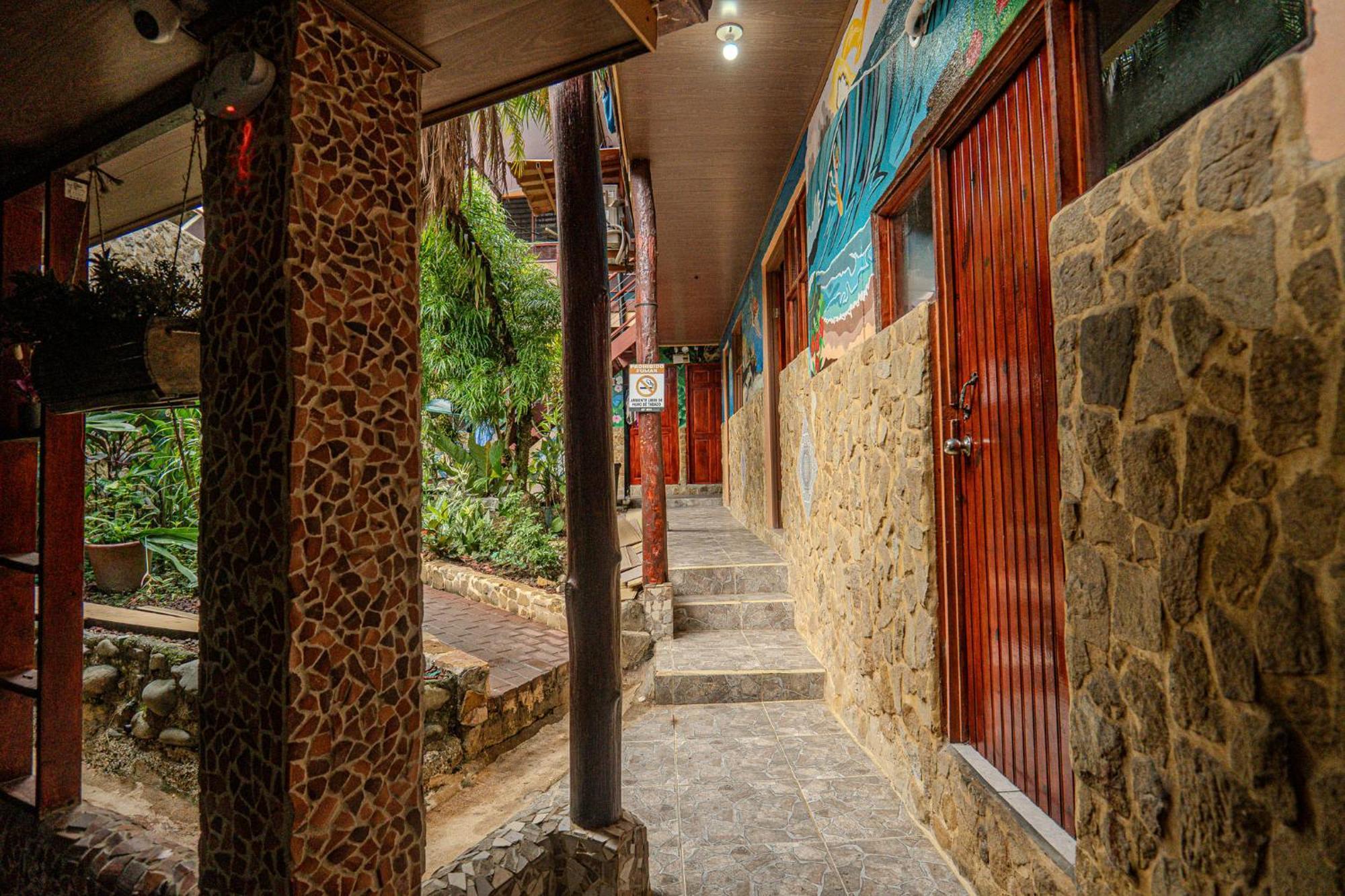 Costa Linda Art Hostel Manuel Antonio Kültér fotó